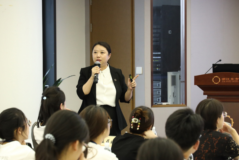 浙江大學經濟學院、國際聯合商學院全國優秀大學生夏令營到浙江東方參訪 何欣.jpg